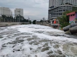 Antisipasi Penebalan Busa di Sungai Kalisari, Rumah Pompa Dimatikan Sementara