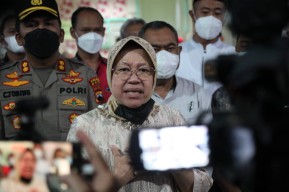 Mensos Risma Tempuh 5 Jam Perjalanan Jenguk Korban Kekerasan Seksual di Pati