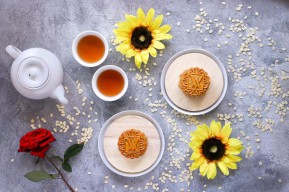 Hotel Vasa Surabaya Hadirkan Kue Bulan Premium ala Xiang Fu Hai