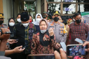 Mensos Risma Siapkan Pekerjaan untuk Ibu dari Anak Korban Kekerasan di Blitar