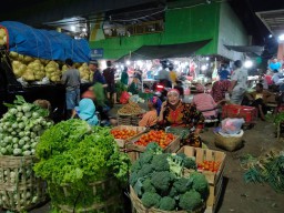 Keluh Kesah Pedagang di Pasar Tradisional Surabaya Akibat Kenaikan Harga BBM