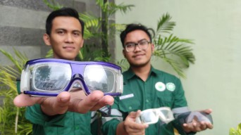 Empat Mahasiswa Unusa Ciptakan Kacamata Pelindung yang Nyaman Bagi Pekerja