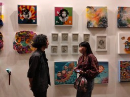 Usung Tema Kota Industri, Seniman Surabaya Gelar Pameran Lukis di Artotel