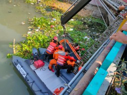 Mayat Wanita Ditemukan Mengambang di Sungai Jagir Surabaya