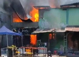 Gudang Penyimpanan Barang Event Organizer di Surabaya Terbakar