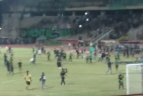 Persebaya Kalah 2-1 Versus RANS United, Bonek Ngamuk di Stadion Sidoarjo