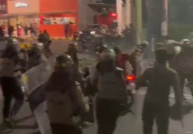 Polisi Bubarkan Bonek dengan Gas Air Mata, Ini Alasannya