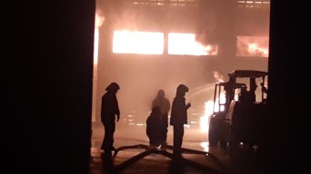 Gudang Milik PT Karet Ngagel Surabaya Wira Jatim Terbakar
