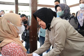 Kerja Keras, Mensos Risma Prioritaskan Bantuan Anak Korban Tragedi Kanjuruhan