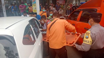 Pria di Surabaya Ditemukan Tewas di Dalam Mobil yang Terparkir