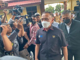 Diperiksa Polda Terkait Tragedi Kanjuruhan, Ketua PSSI Iwan Bule: Ngikuti Aja