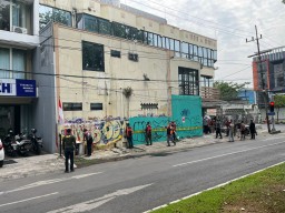 Tak Digubris Pemilik, Rumah yang Memakan Badan Jalan di Surabaya Akan Dibongkar
