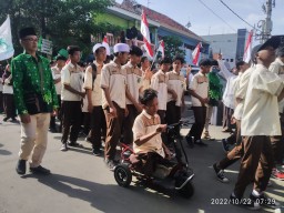 Peringati Hari Santri, Ribuan Pelajar Simokerto Gelar Kirab Resolusi Jihad