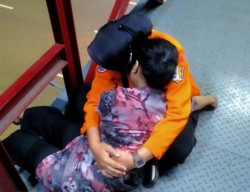 Wanita di Surabaya ini Nyaris Bunuh Diri Loncat dari Jembatan Penyeberangan