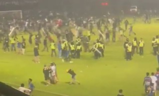 Ikut Berduka dan Batalkan Pesta Kemenangan, Bonek: Kemanusiaan di Atas Segalanya