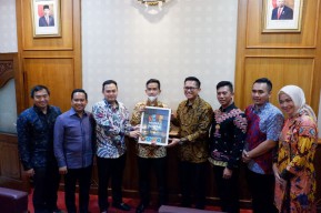 HIPMI Bareng Wali Kota Gibran Launching Logo Munas XVII di Solo