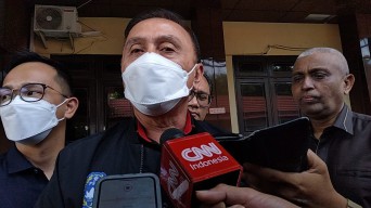 Diperiksa 5 Jam di Polda Jatim, Ketua PSSI Iwan Bule Dicecar 35 Pertanyaan