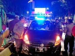 Pengemudi Mobil Meninggal saat Berhenti di Traffic Light Urip Sumoharjo Surabaya