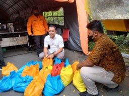 Wali Kota Surabaya Kirimkan 1000 Paket Sembako untuk Korban Gempa Cianjur