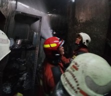 Kebakaran Rumah di Surabaya, Pemilik Terjebak di Kamar Mandi