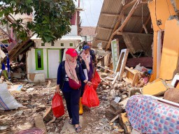 Tembus Medan Ekstrem, Kemensos Berjibaku Kirim Bantuan Korban Gempa Cianjur