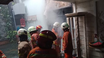 Diduga Tabung Gas Bocor, Dapur Rumah di Surabaya Terbakar