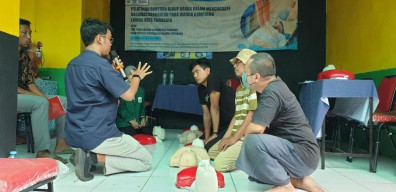 Unusa Beri pelatihan Warga Kampung Maspati Cegah dan Tanggap Kebakaran