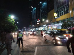 Begini Arus Lalu Lintas pada Malam Tahun Baru di Perbatasan Surabaya