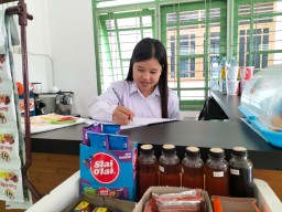 Bersama Kemensos, Wanita Suku Anak Dalam ini Bertekad Raih Masa Depan Cerah