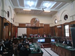 Sidang Perdana Kerusuhan Kanjuruhan, Tiga Polisi Didakwa karena Gas Air Mata