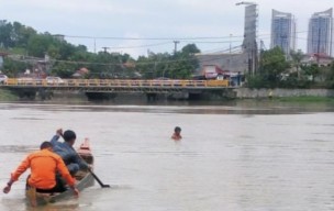 Diduga Depresi, Pria di Surabaya Nekat Ceburkan Diri ke Rolak Gunungsari