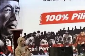 Emak-emak Surabaya Usulkan Ganjar & Airlangga Hartarto Sebagai Pengganti Jokowi