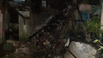 Rumah Ambruk hingga Tembok Makam Roboh Akibat Hujan Deras di Surabaya