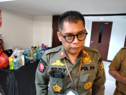 Pemkot Surabaya Awasi Penjual Pernak-pernik Valentine yang Selipkan Kondom