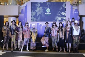Gandeng Model Difabel, Namira Ecoprint Pamerkan Karya Batik Ramah Lingkungannya