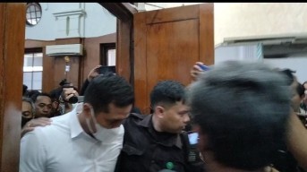 Hakim Beri Penjelasan AKP Bambang Tidak Bersalah atas Tragedi Kanjuruhan