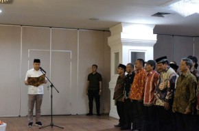 Lantik LPMK Surabaya, Wali Kota Eri Ingatkan Pengurus Tidak Berkepentingan Politik