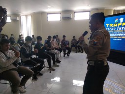 Hipnoterapi Pelanggar Lalu Lintas, Kebijakan Baru Polrestabes Surabaya Ciptakan Ketertiban di Jalan