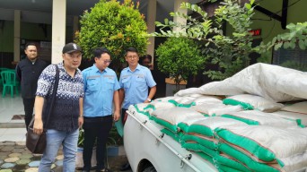 Turut Sebarkan Kebaikan Ramadan, PT. BJB Probolinggo Bagikan 5 Ton Beras untuk Warga Kurang Mampu