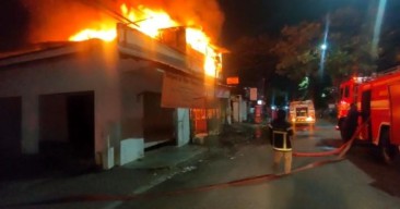 Lupa Matikan Kompor dan Ketiduran, Rumah Makan Depot 39 Mulyo Bratang Kebakaran