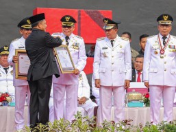 SIER Apresiasi Surabaya dan Sidoarjo Raih Penghargaan Berkinerja Terbaik EPPD Kemendagri