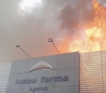 Apotek Kimia Farma di Jalan Diponegoro Surabaya Terbakar, Bronto Skylift Diterjunkan