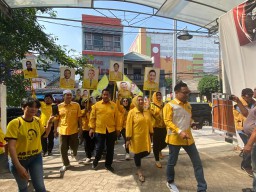 Targetkan 10 Kursi Parlemen, Golkar Surabaya Daftarkan Caleg Milenial, Ada Jebolan Indonesian Idol Lho