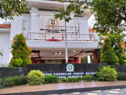 Warga Miskin Terancam Tak Bisa Sekolah Negeri, DPRD Surabaya Desak Pemkot Beri Solusi