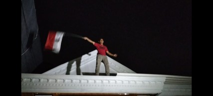 Indonesia Menang, Ayah Kapten Timnas Rizky Ridho, Kibarkan Bendera di Atap Rumah