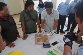 Edan! Wanita Ini Selundupkan Sabu dalam Alquran ke Lapas