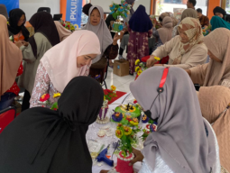 Ambil Peran Pemberdayaan Ibu-ibu, PNM Mekaar Beri Edukasi dan Pelatihan Kemandirian Ekonomi melalui Pengolaan Limbah