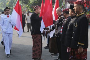 Peringatan Kemerdekaan, Pemkot Surabaya Wajibkan ASN Sumbang Bendera Merah Putih Sesuai Jabatan