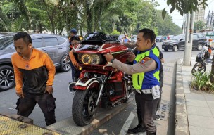 Kecelakaan di Surabaya, Driver Ojek Online Ditabrak Moge
