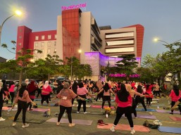 Kenalkan Senam Pound Fit, Favehotel Raih Antusias 150 Peserta